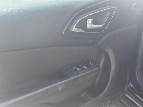 Used 2016 Chrysler 200 Limited image 8