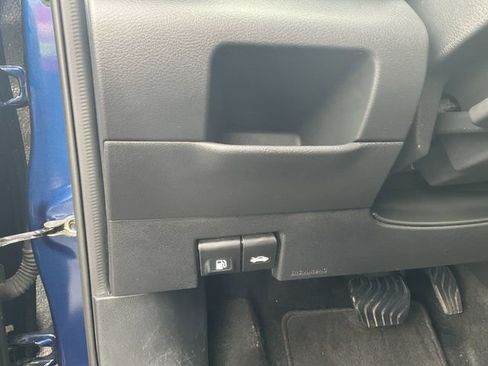 Used 2020 Nissan Kicks SR FWD image 17