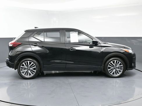 Used 2023 Nissan Kicks SV image 10