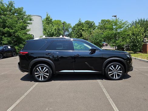 Certified 2023 Nissan Pathfinder Platinum AWD/4WD image 7
