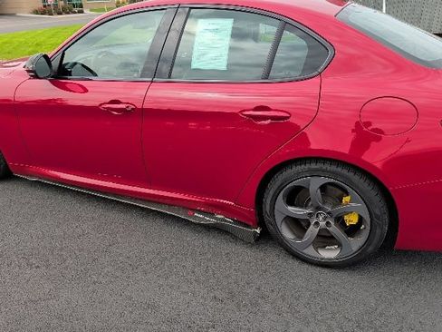 Used 2017 Alfa Romeo Giulia w/ Sport Appearance Package RWD image 10