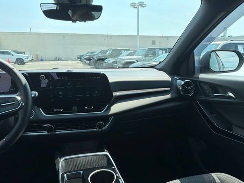 Used 2025 Chevrolet Equinox LT w/ Safety and Technology Package AWD/4WD image 19