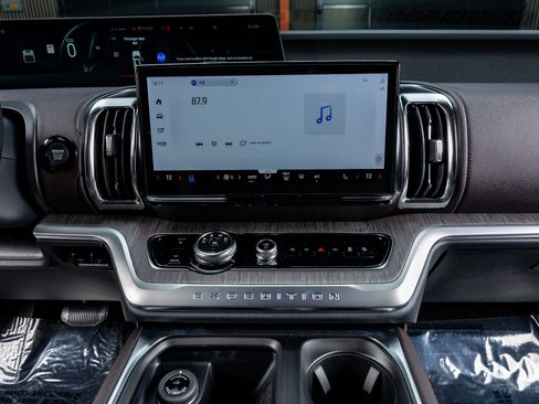 Used 2025 Ford Expedition Platinum w/ Platinum Ultimate Package image 24