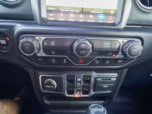 Used 2019 Jeep Wrangler Unlimited Sahara w/ Quick Order Package 24M Moab AWD/4WD image 29