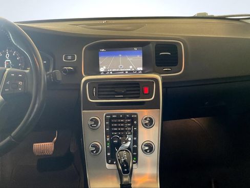 Used 2018 Volvo S60 T5 Inscription image 6