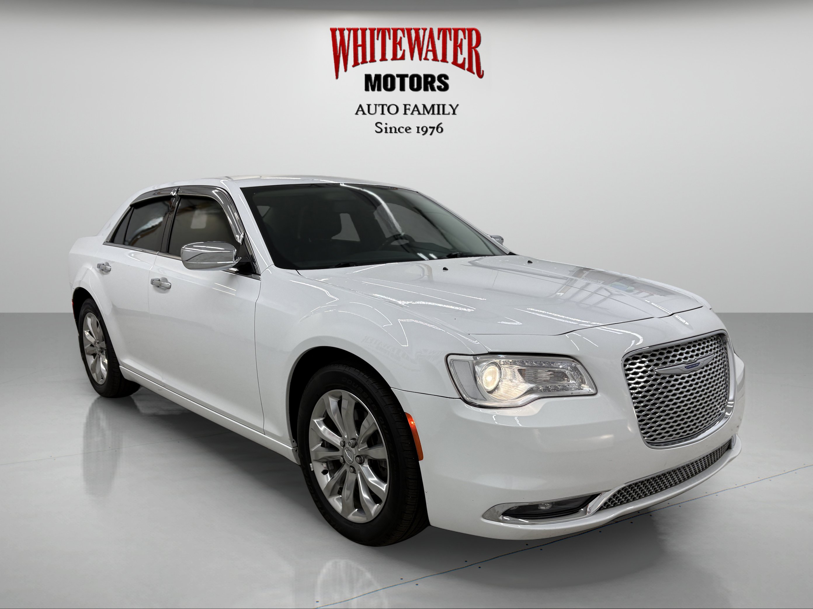 Used 2018 Chrysler 300 Limited AWD/4WD image 5