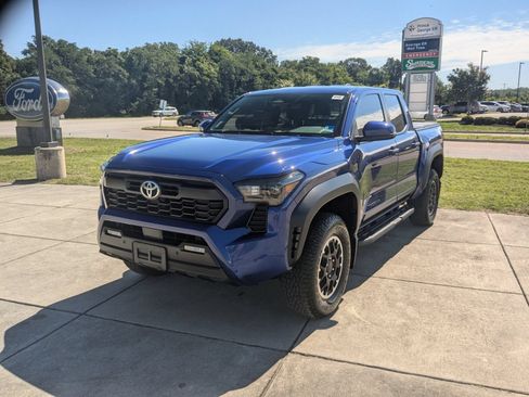 Used 2025 Toyota Tacoma TRD Off-Road w/ TRD Off Road Upgrade Package AWD/4WD image 7