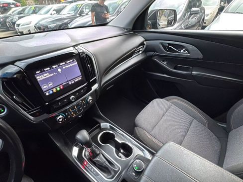 Used 2021 Chevrolet Traverse LT image 28