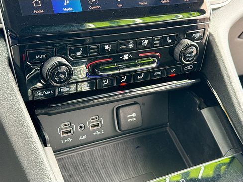 Used 2023 Jeep Grand Cherokee L Limited w/ Luxury Tech Group II image 11