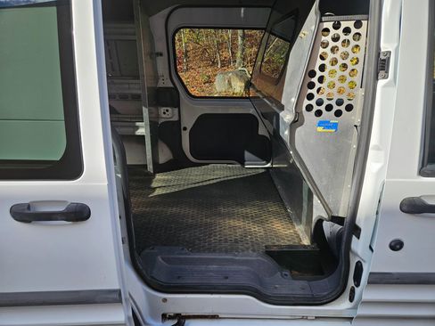 Used 2010 Ford Transit Connect XL image 9