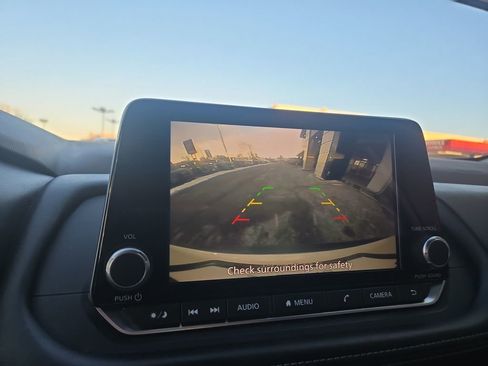 Used 2023 Nissan Rogue SV image 22