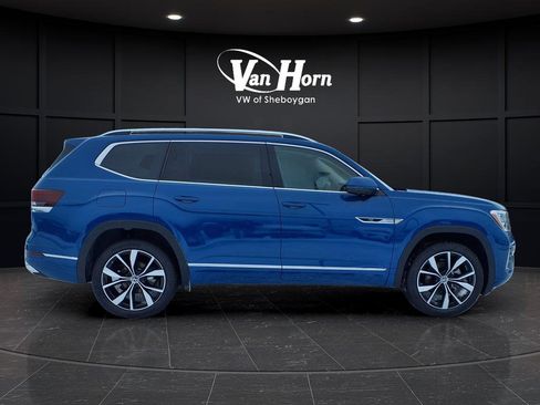 Used 2025 Volkswagen Atlas SEL Premium R-Line image 2