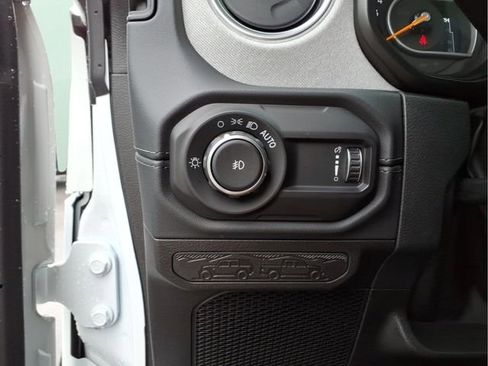 New 2026 Jeep Wrangler Unlimited Sahara AWD/4WD image 16
