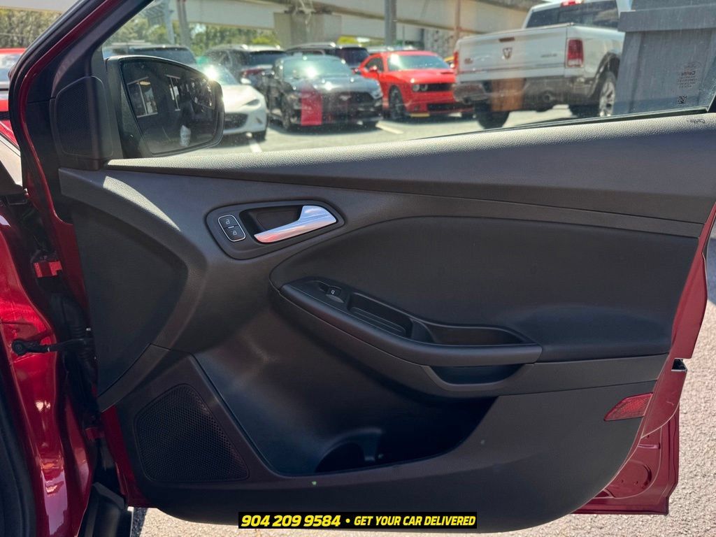 Used 2015 Ford Focus SE w/ Reverse Sensing Package FWD image 33