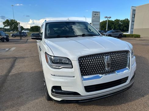 Used 2024 Lincoln Navigator Reserve AWD/4WD image 5