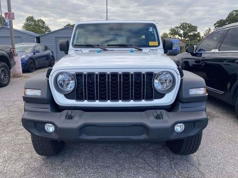 Used 2025 Jeep Wrangler Unlimited Sport AWD/4WD image 2