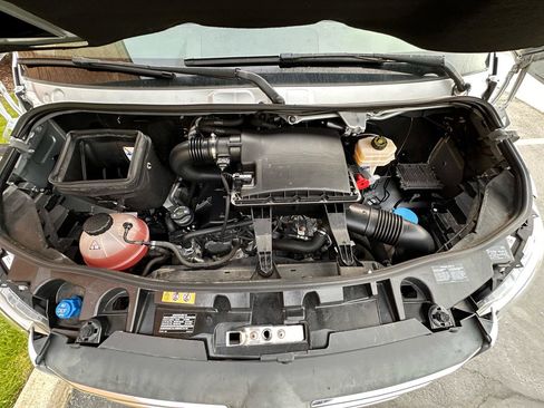 Used 2019 Mercedes-Benz Sprinter 2500 image 12