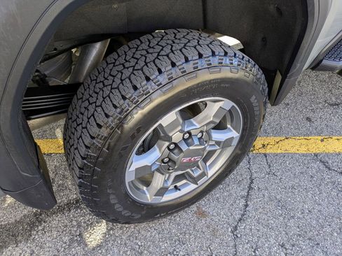 Certified 2025 GMC Sierra 2500 SLT w/ SLT Premium Package image 36