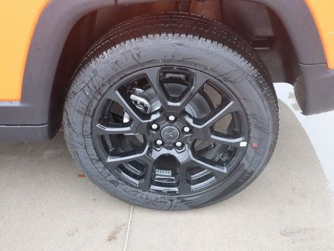 New 2026 Jeep Compass Latitude AWD/4WD image 18