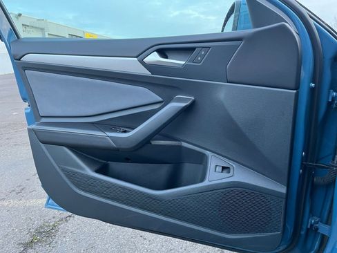 Used 2025 Volkswagen Jetta SE image 20