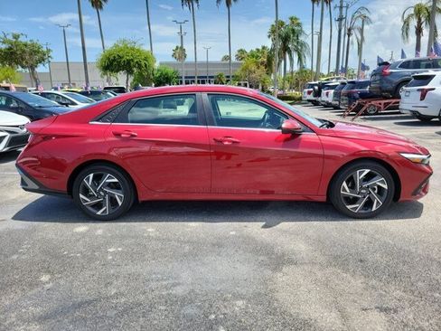 Used 2025 Hyundai Elantra SEL FWD image 8