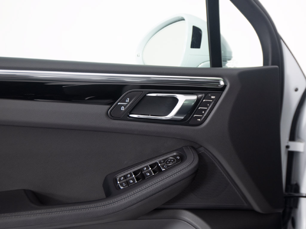 Certified 2026 Porsche Macan S AWD/4WD image 21