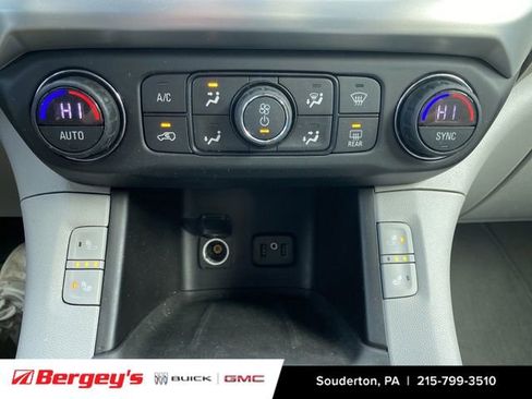 Used 2018 GMC Acadia SLT image 38