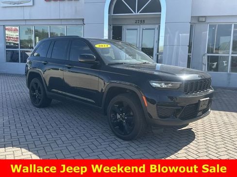 Used 2024 Jeep Grand Cherokee Altitude AWD/4WD image 4