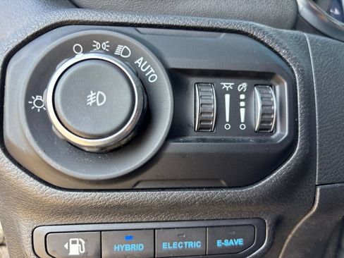 Used 2021 Jeep Wrangler Unlimited Sahara w/ Cold Weather Group AWD/4WD image 19