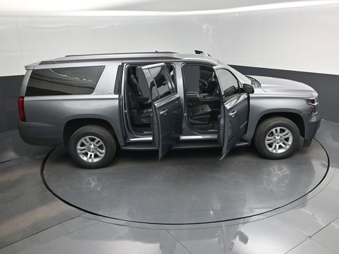 Used 2020 Chevrolet Suburban LT image 18