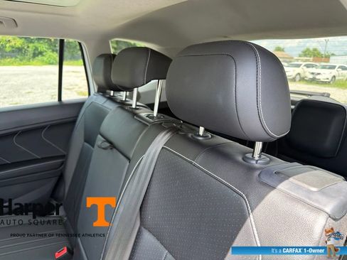 Used 2024 Volkswagen Tiguan SE w/ Panoramic Sunroof Package FWD image 9