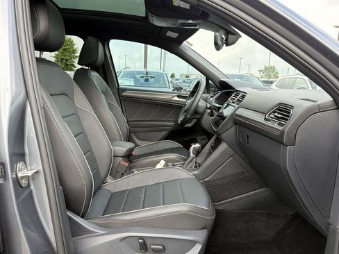 Used 2024 Volkswagen Tiguan SEL R-Line w/ MDO Package, Two-Row AWD/4WD image 18