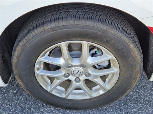 Used 2025 Chrysler Voyager LX image 13