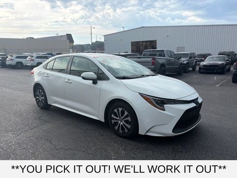 Used 2022 Toyota Corolla LE FWD image 1