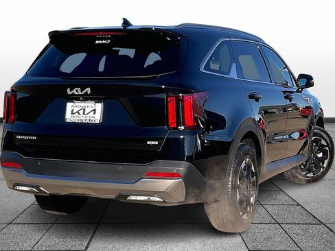 Used 2025 Kia Sorento S image 13
