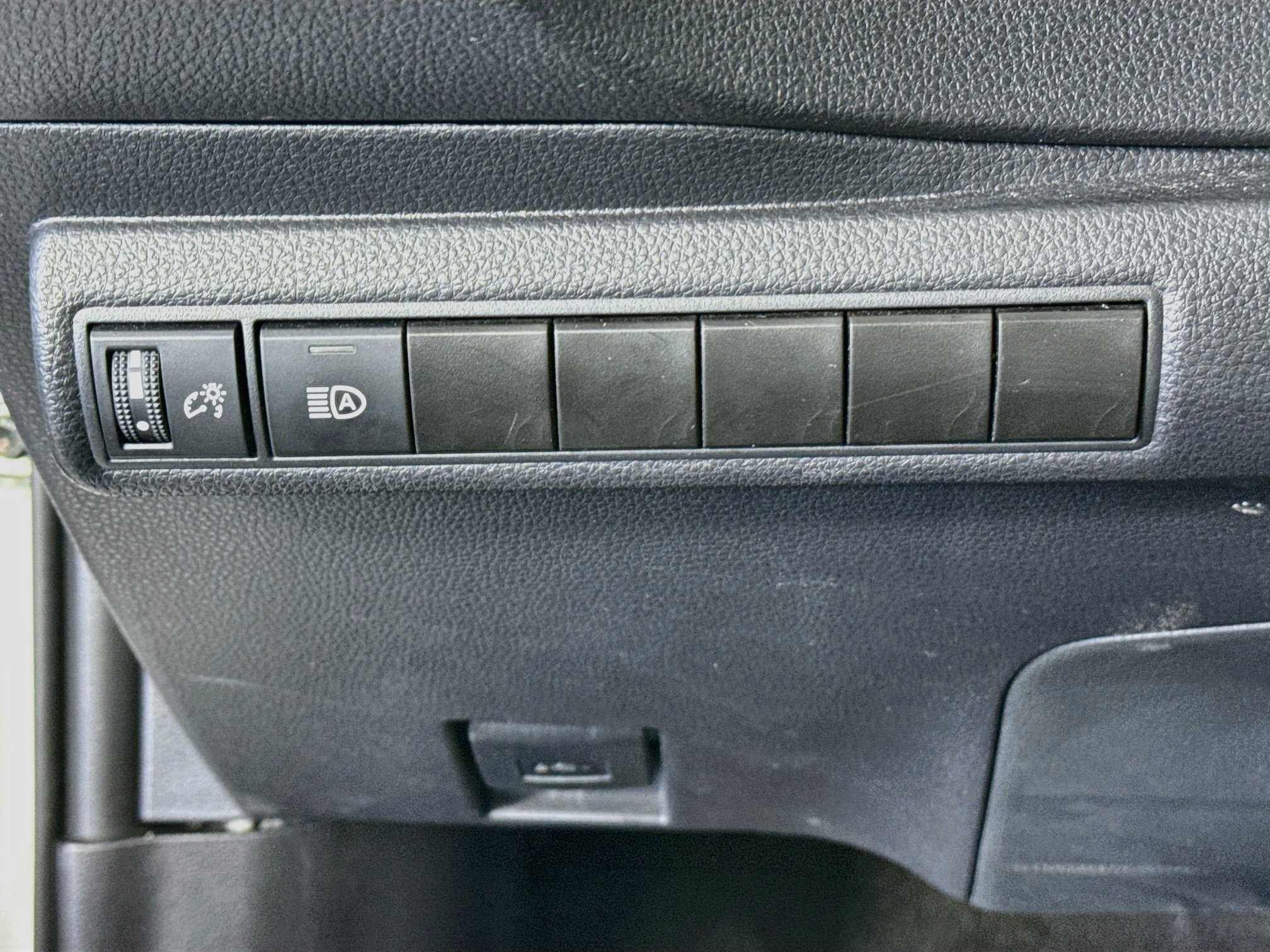 Certified 2025 Toyota Corolla LE FWD image 10
