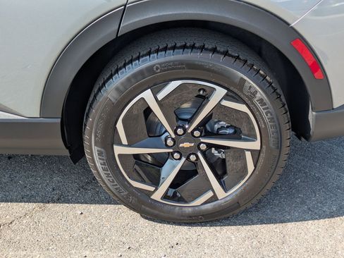 Used 2026 Chevrolet Equinox EV LT image 9