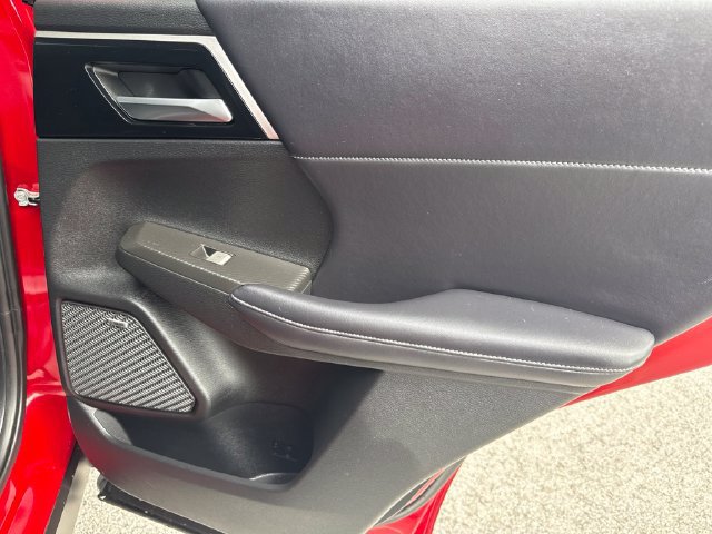 Used 2025 Mitsubishi Outlander AWD image 24