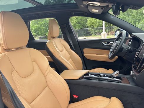 Used 2023 Volvo XC60 B5 Ultimate w/ Climate Package AWD/4WD image 13