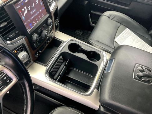 Used 2019 RAM 1500 Laramie AWD/4WD image 15