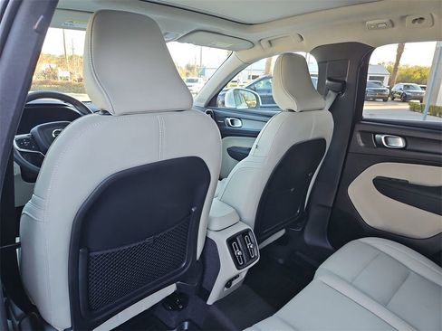 Used 2025 Volvo XC40 B5 Ultra w/ Protection Package Premier image 17