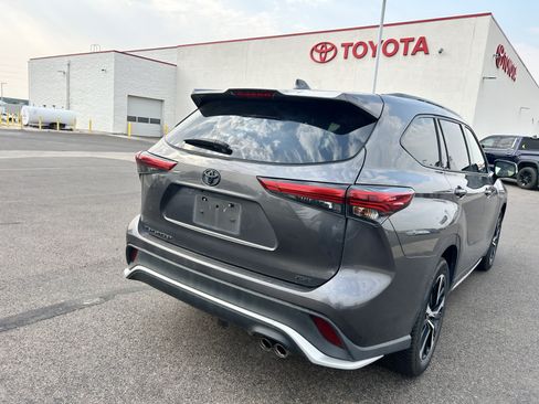 Used 2022 Toyota Highlander XSE FWD image 5