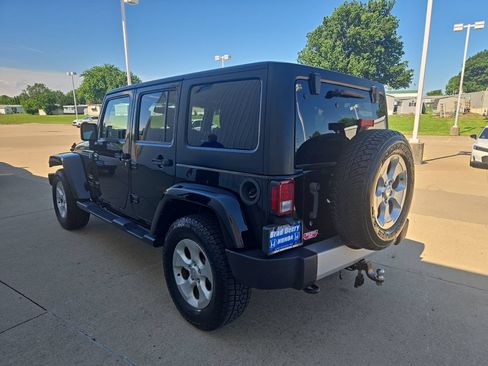Used 2015 Jeep Wrangler Unlimited Sahara AWD/4WD image 7