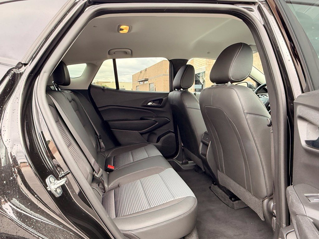 Used 2025 Chevrolet Trax LT w/ LT Convenience Package FWD image 15