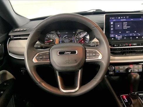 Used 2025 Jeep Compass Limited AWD/4WD image 5