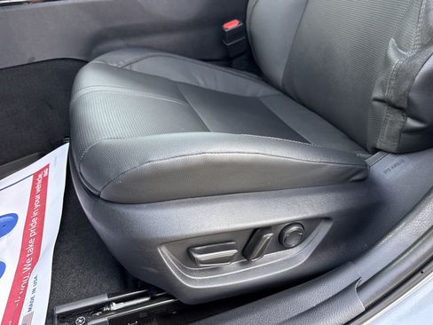 Used 2025 Toyota Camry XLE FWD image 12