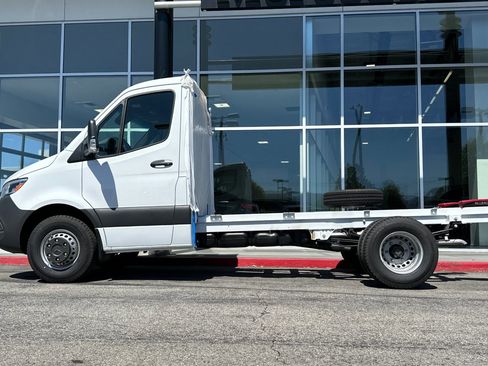 New 2024 Mercedes-Benz Sprinter 4500 image 3