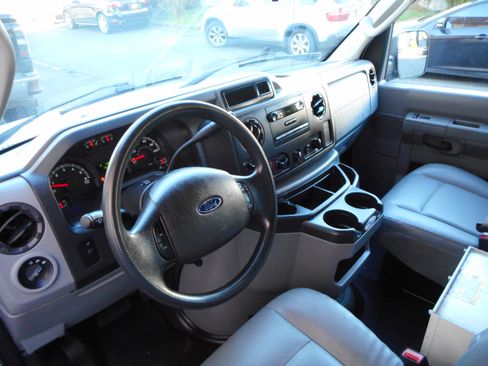 Used 2014 Ford E-250 and Econoline 250 image 14