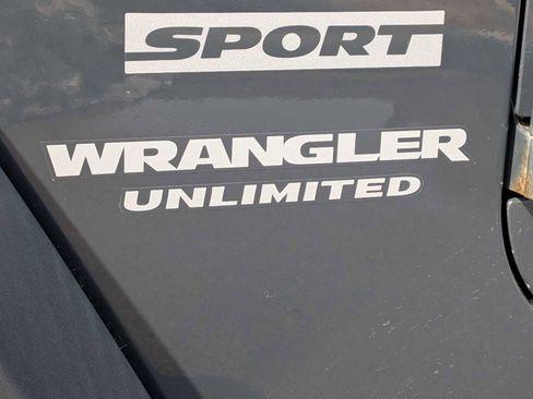Used 2017 Jeep Wrangler Unlimited Sport AWD/4WD image 12