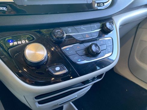 Used 2019 Chrysler Pacifica LX w/ Tire & Wheel Group FWD image 53